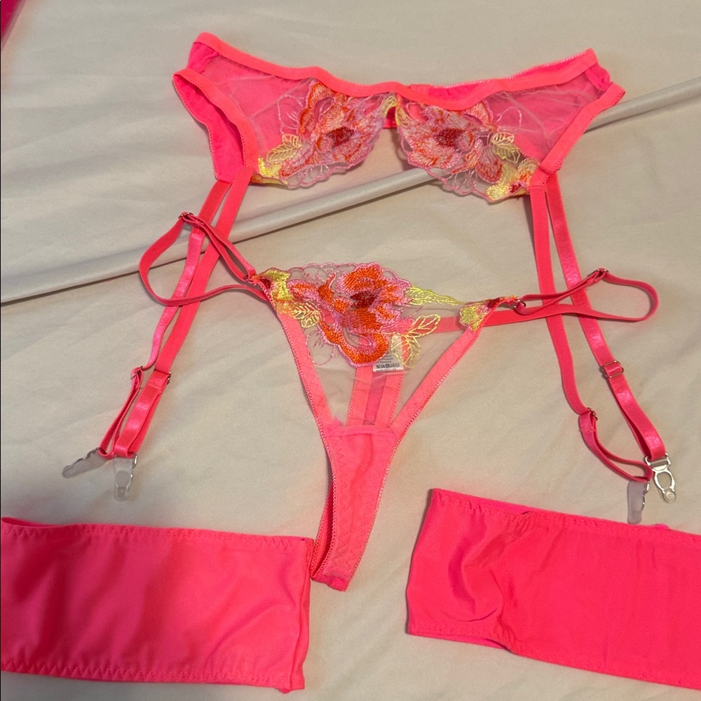 Elegant Pink Floral Lingerie Set